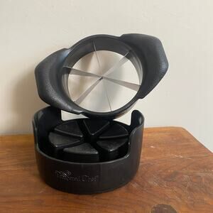 The Pampered Chef Tomato Slicer & Holder